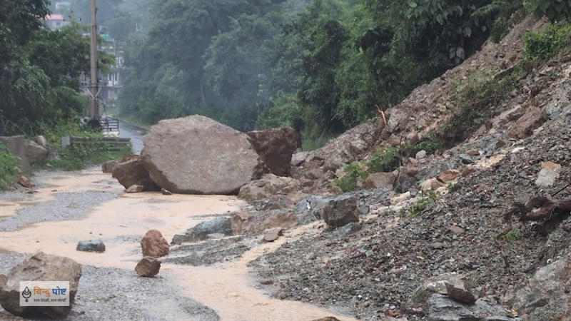 पृथ्वी राजमार्गमा १० स्थानमा पहिरो