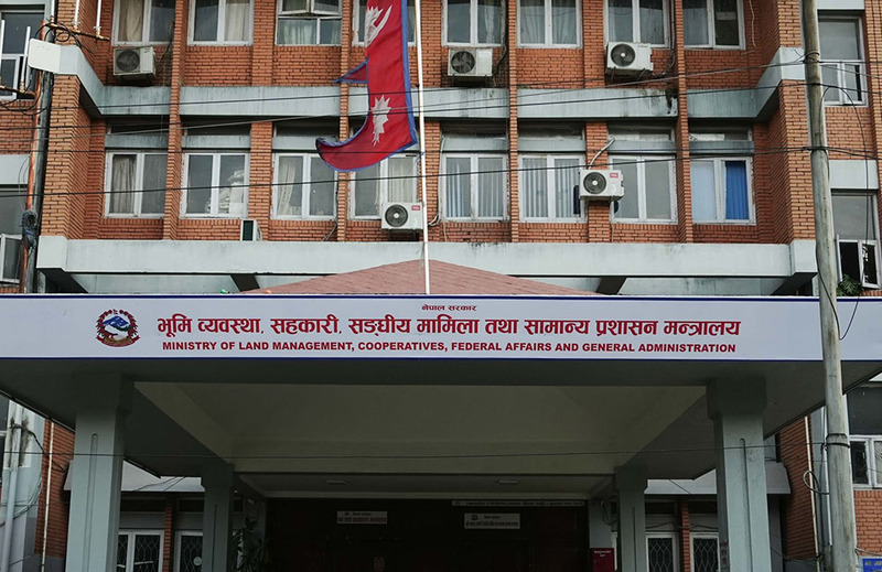 सरुवा भएका कर्मचारीलाई रमाना नदिए कार्यालय प्रमुख र लेखा प्रमुखबाटै तलब असुलिने