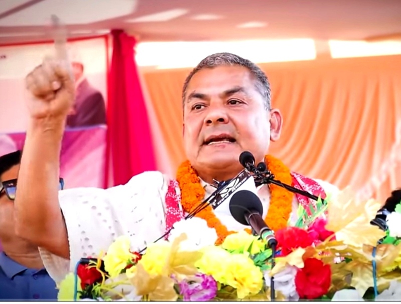 बालेनले सुकुम्वासीपछि गरिब र व्यापारी लखेट्छन्ः दुर्गा प्रसाईँ
