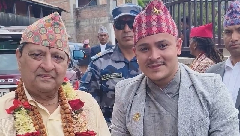 'जेनजी' आन्दोलनका घाइते सुरेन्द्रलाई भेट्दा पूर्व राजा भावुक: दिए एकता र सहकार्यको सन्देश