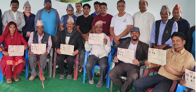 डढेलधुराको अजयमेरुमा लालपुर्जा वितरण, ७ अव्यवस्थित परिवार बने जग्गाधनी