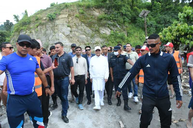 ओलीद्वारा बाढीपहिरो प्रभावित क्षेत्रको अवलोकन