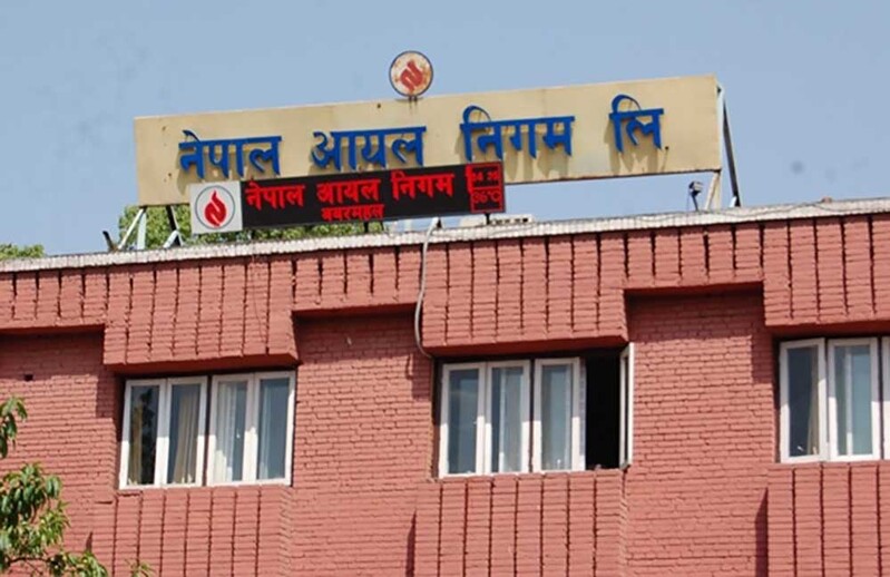 कृष्णभीरमा सडक अवरुद्धपछि वैकल्पिक मार्गबाट काठमाडौँमा ग्यास आपूर्ति गर्दै निगम