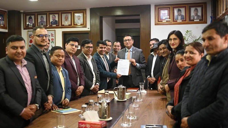 इमानसँग अर्थमन्त्री : सञ्चार क्षेत्रसँग सहकार्य गरेर आर्थिक नीति अघि बढाइने