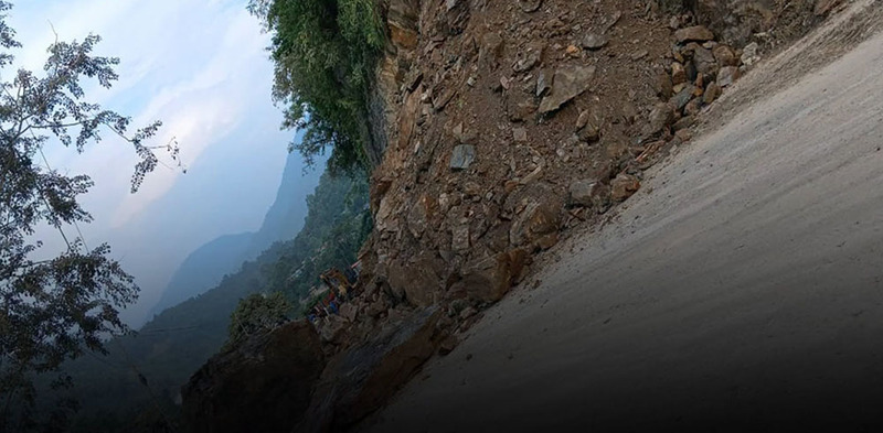 मुग्लिन-काठमाडौँ सडक खण्ड अवरुद्ध