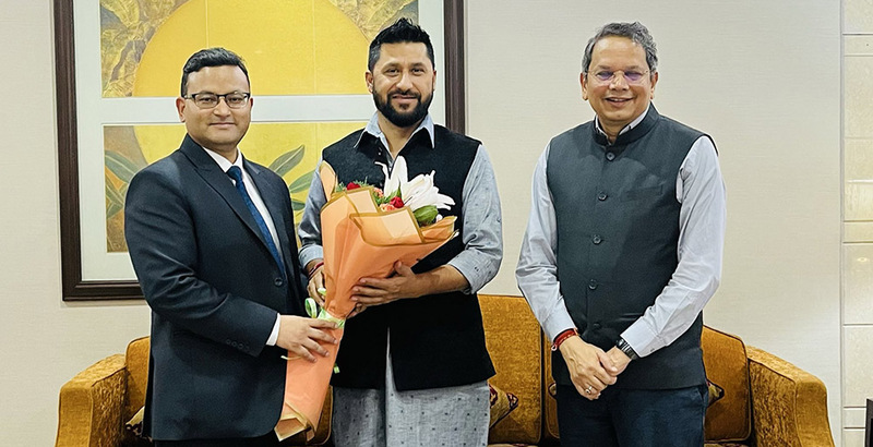 रवि लामिछाने स्वदेश फर्किदै