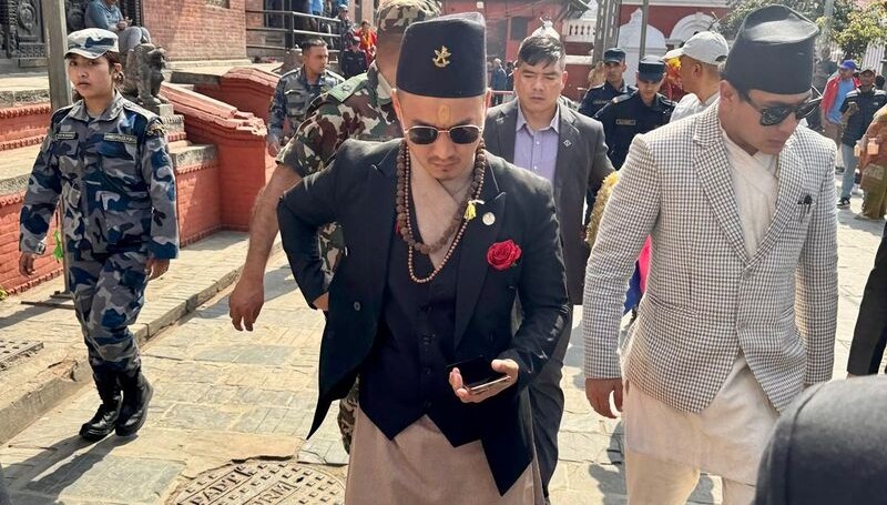 गृहमन्त्री  सुधन गुरुङले गरे भगवान पशुपतिनाथको दर्शन