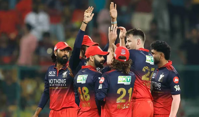 आइपिएलमा मुम्बईमाथि रोयल च्यालेन्जर्स बैंगलुरुको १८ रनको जित