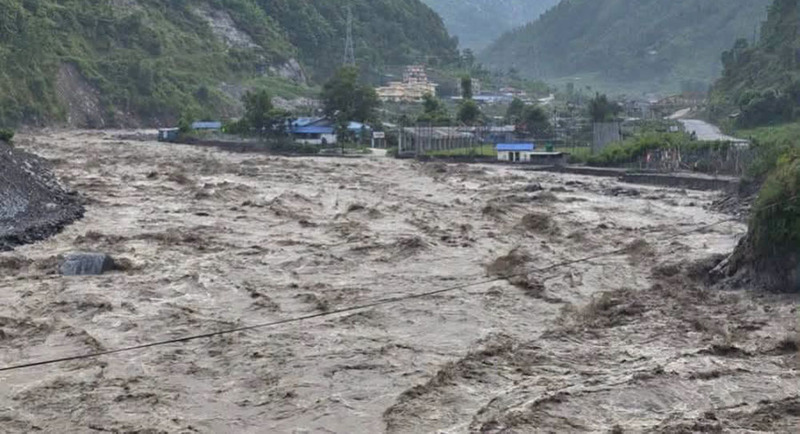 भोटेकोशी बाढीपछि ३८४ यात्रु सम्पर्कविहीन