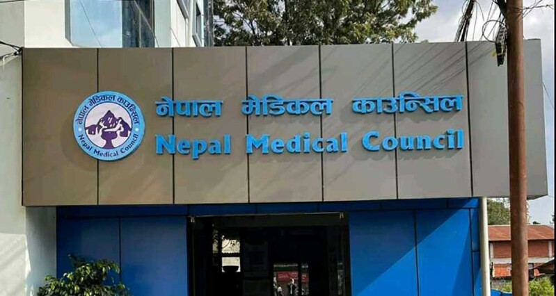 नेपाली नागरिकता त्यागेका १७ डाक्टरको लाइसेन्स खारेज