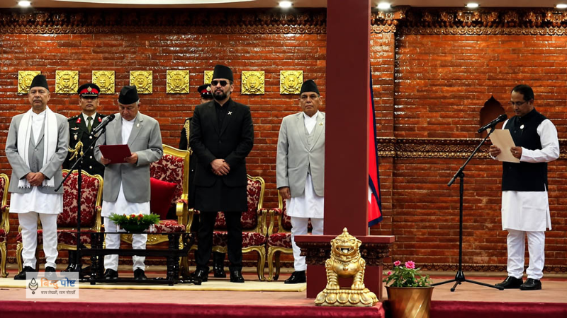उद्योगमन्त्री साहले लिए शपथ