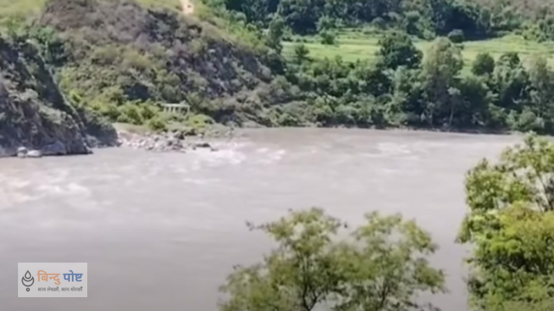 बोलेरो जीप भेरी नदीमा खस्यो, दुई जना बेपत्ता