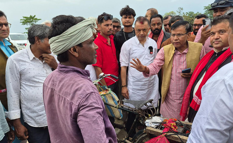 सर्लाहीको सीमावर्ती क्षेत्र भ्रमणपछि गगन थापा भन्छन्- आक्रोश लिएर फर्किए !