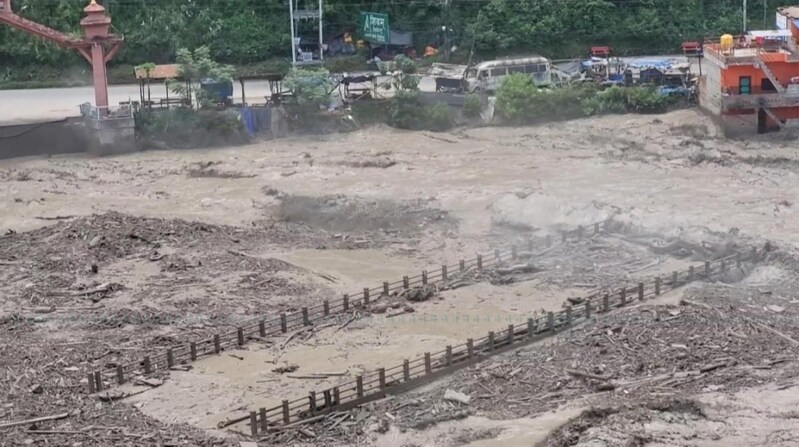 रसुवा बाढीमा ८ बैंकका २६ कर्मचारी सम्पर्कविहीन