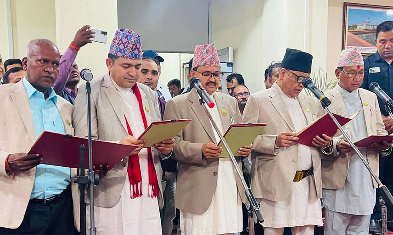 लुम्बिनीका पाँच मन्त्रीले लिए शपथ